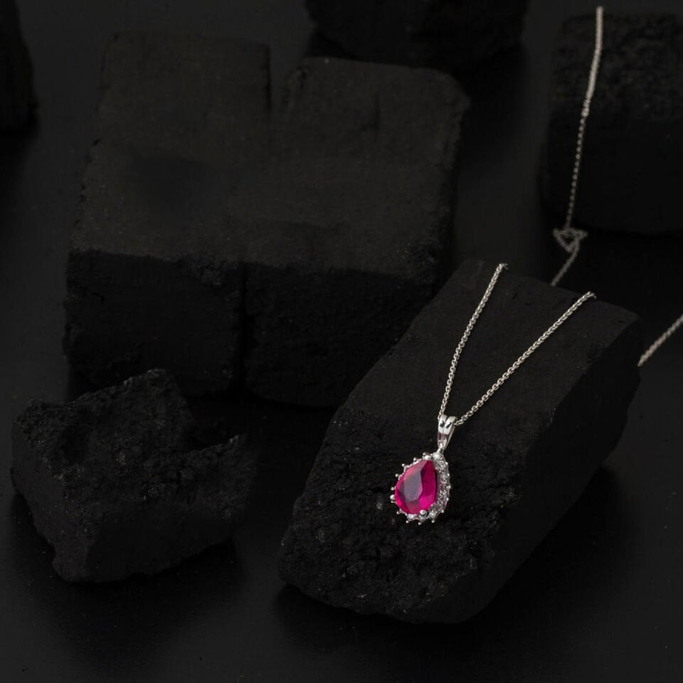 0,85 Karat Yakut Pırlantalı Kolye