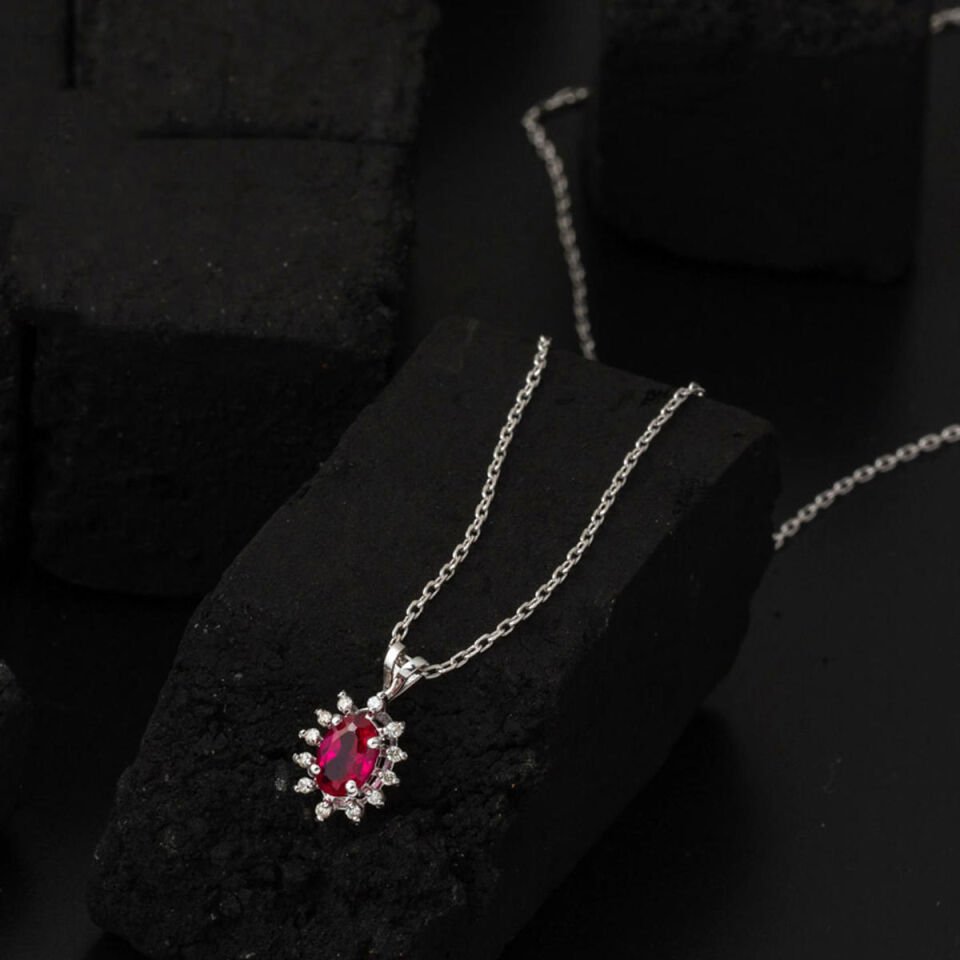 0,50 Yakut Pırlantalı Kolye