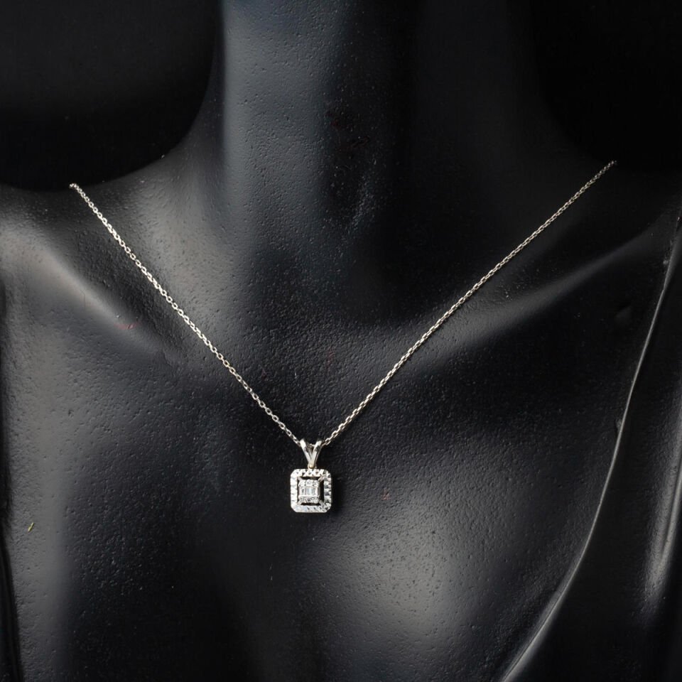 0,08 Karat Baget Kesim Pırlanta Kolye