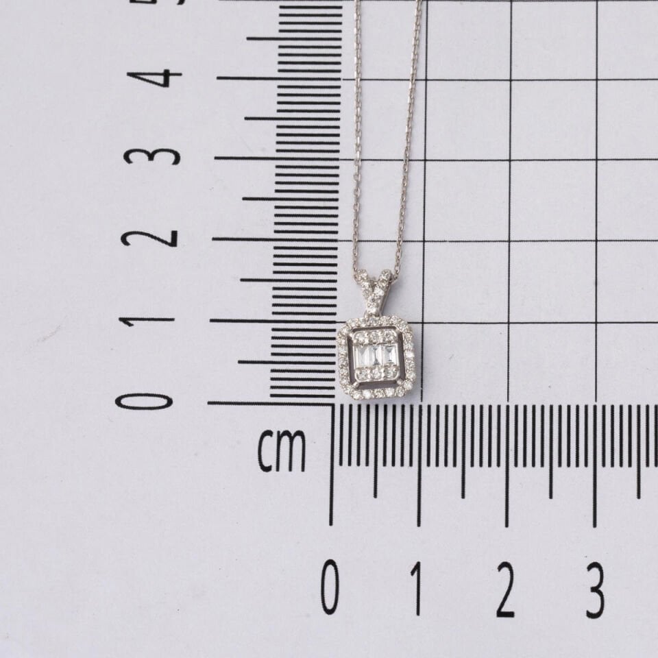 0,30 Karat Baget Kesim Pırlanta Kolye