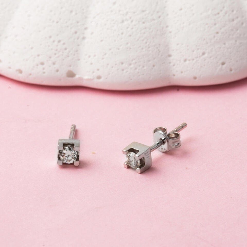 0,16 Karat Tektaş Pırlanta Küpe