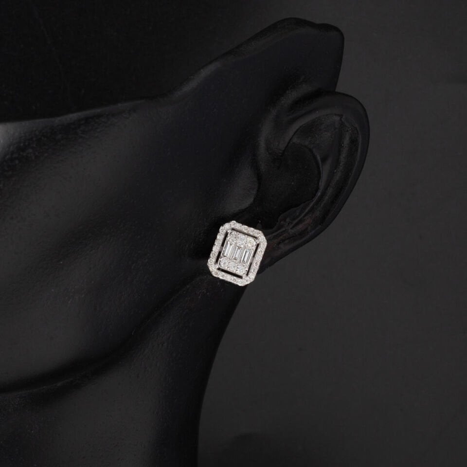 0,70 Karat Baget Pırlanta Küpe