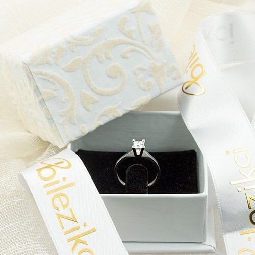 Swarovski Tek Taş Altın 14 Ayar Yüzük