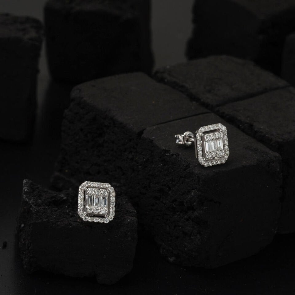 0,60 Karat Baget Pırlanta Küpe