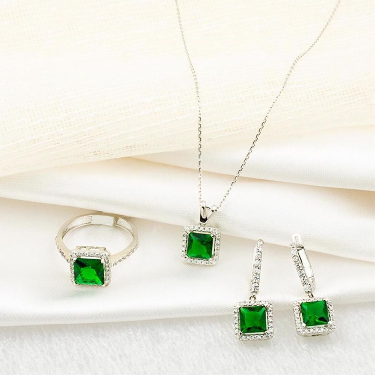 Yeşil Kare Taşlı 14 Ayar Altın Takı Seti