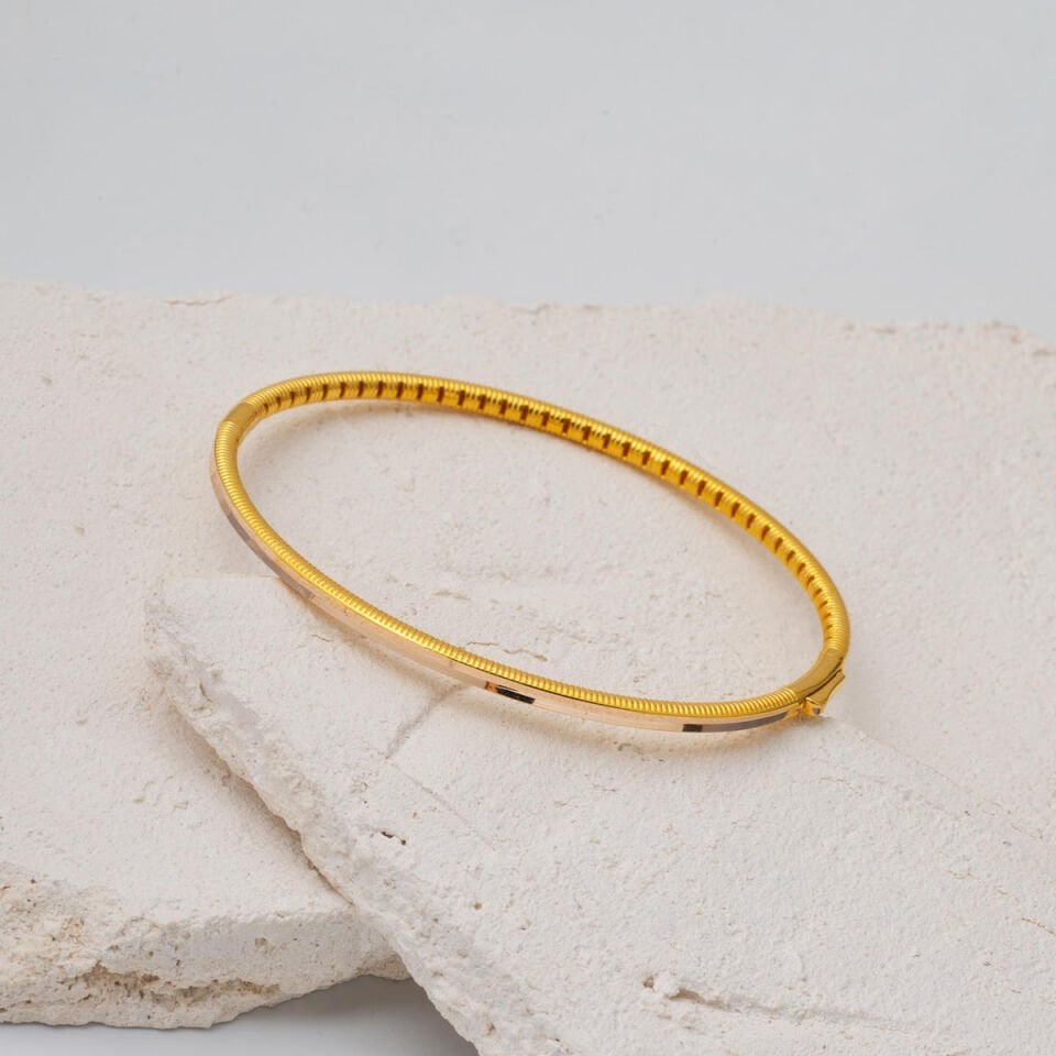 Ajda Model Spor Altın Kelepçe Bileklik