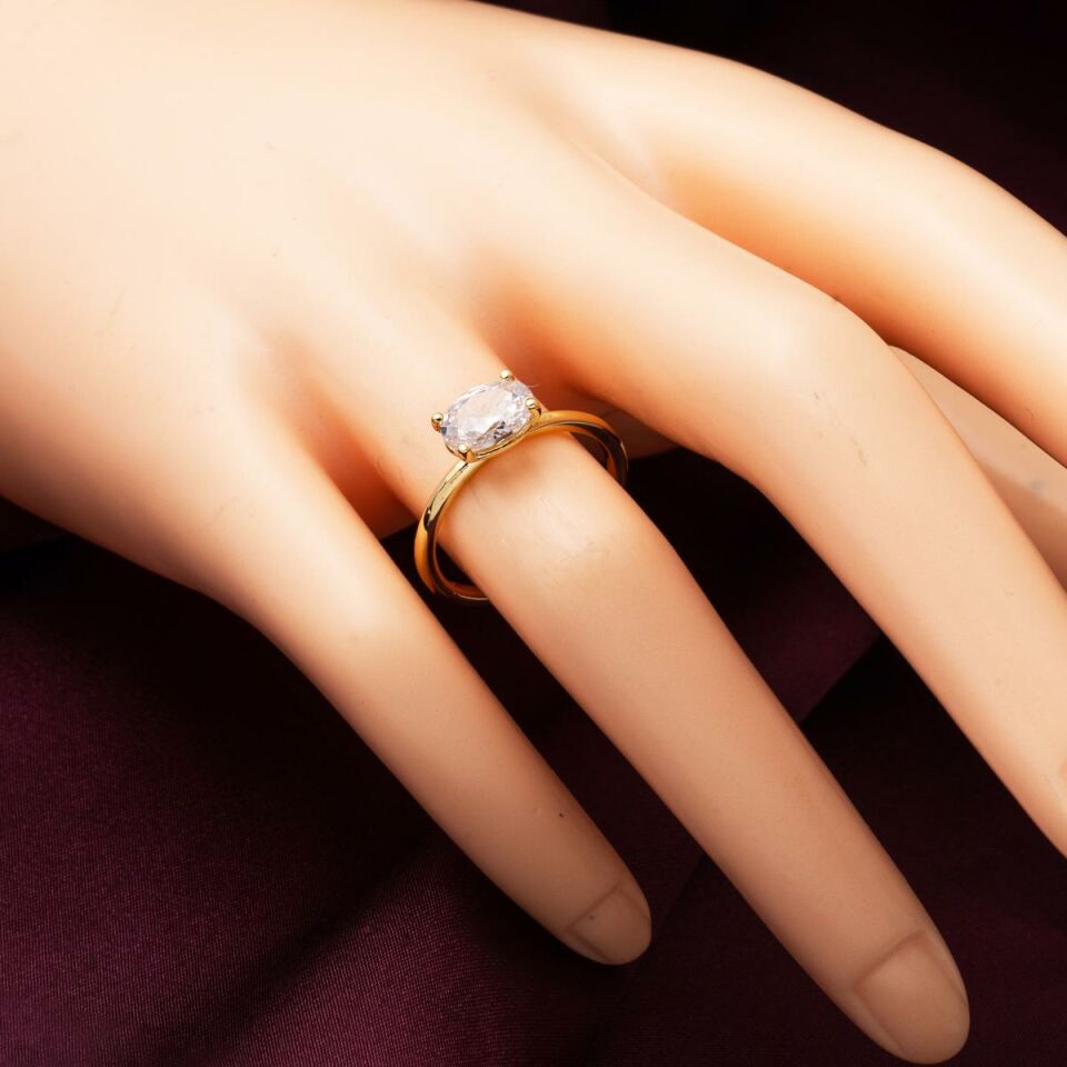 14 Ayar Oval Taşlı Trend Altın Yüzük