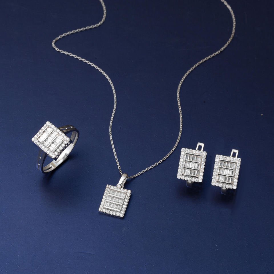 Beyaz Altın Baget Taşlı Spor Set