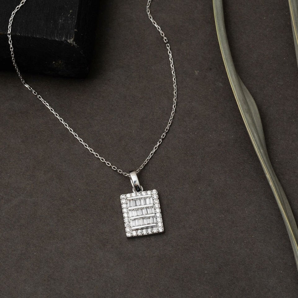 Beyaz Altın Baget Taşlı Spor Set